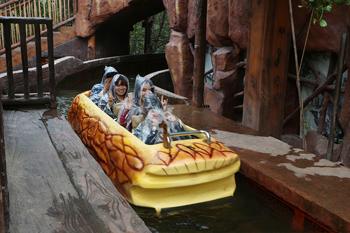 圣元家人體驗(yàn)漂流的樂(lè)趣 圣元家人體驗(yàn)漂流的樂(lè)趣