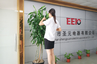 圣元伙伴修剪綠植，節(jié)節(jié)高！