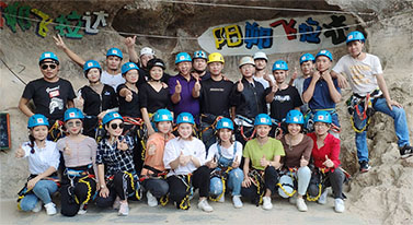 圣元電器精英團(tuán)隊飛拉達(dá)攀巖